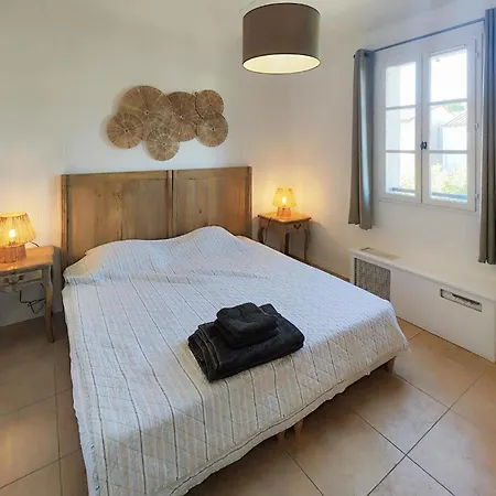 Cozy In Saint-laurent-de-la-ca With Wifi