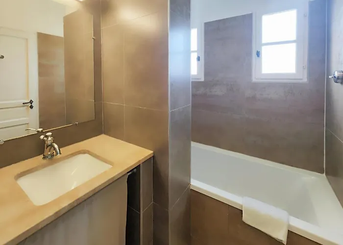 Feriehus Cozy In Saint-laurent-de-la-ca With Wifi