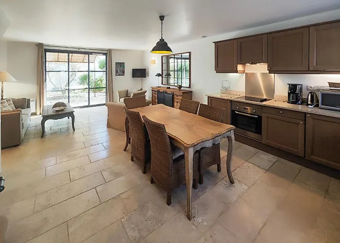 Cozy In Saint-laurent-de-la-ca With Wifi